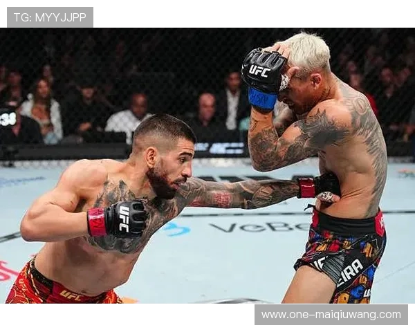 终极对视！UFC317 轻量级巅峰对决：托普里亚 vs 奥利维拉